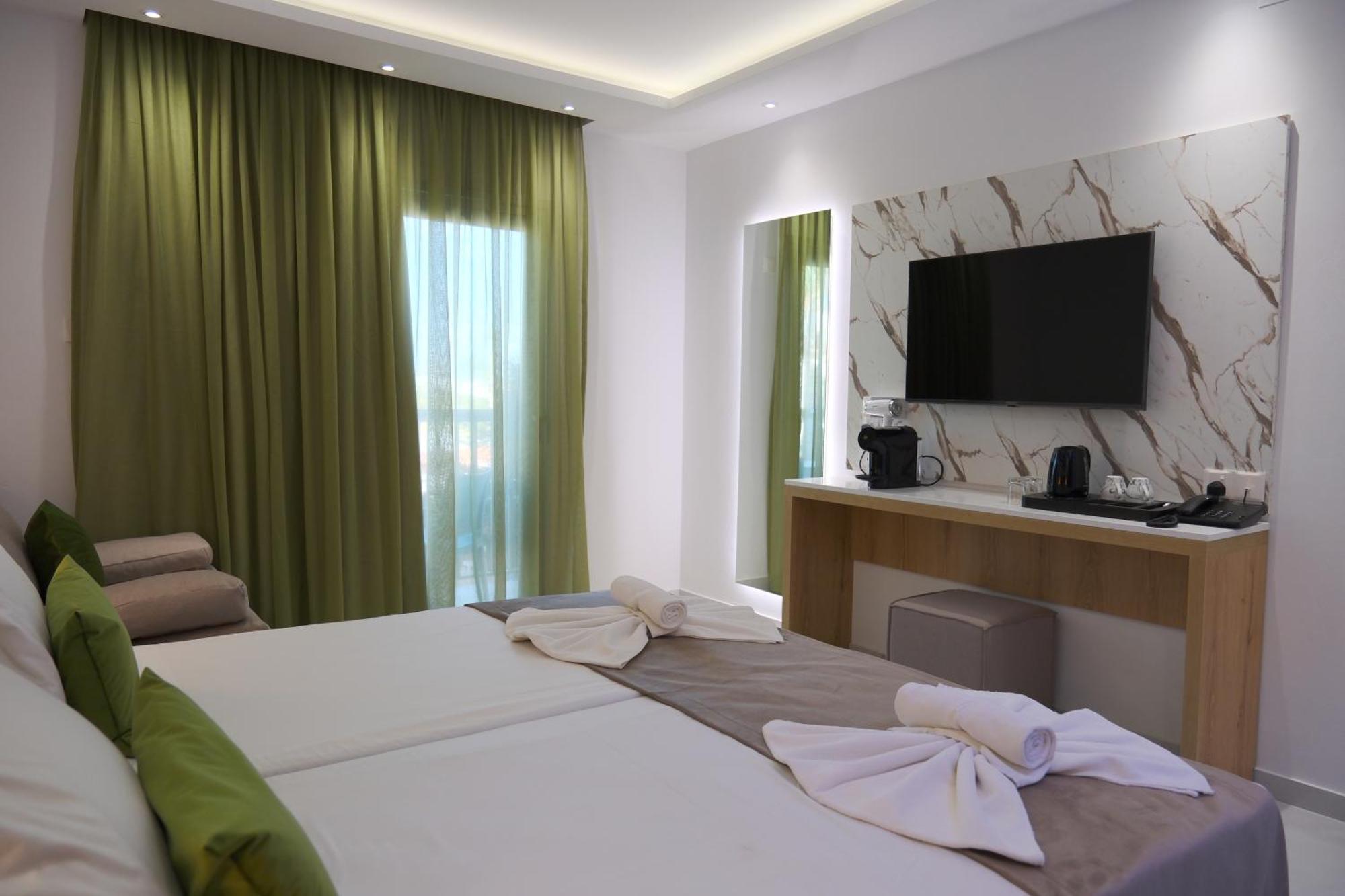Loutsiana Deluxe Apts Ajía Nápa Szoba fotó