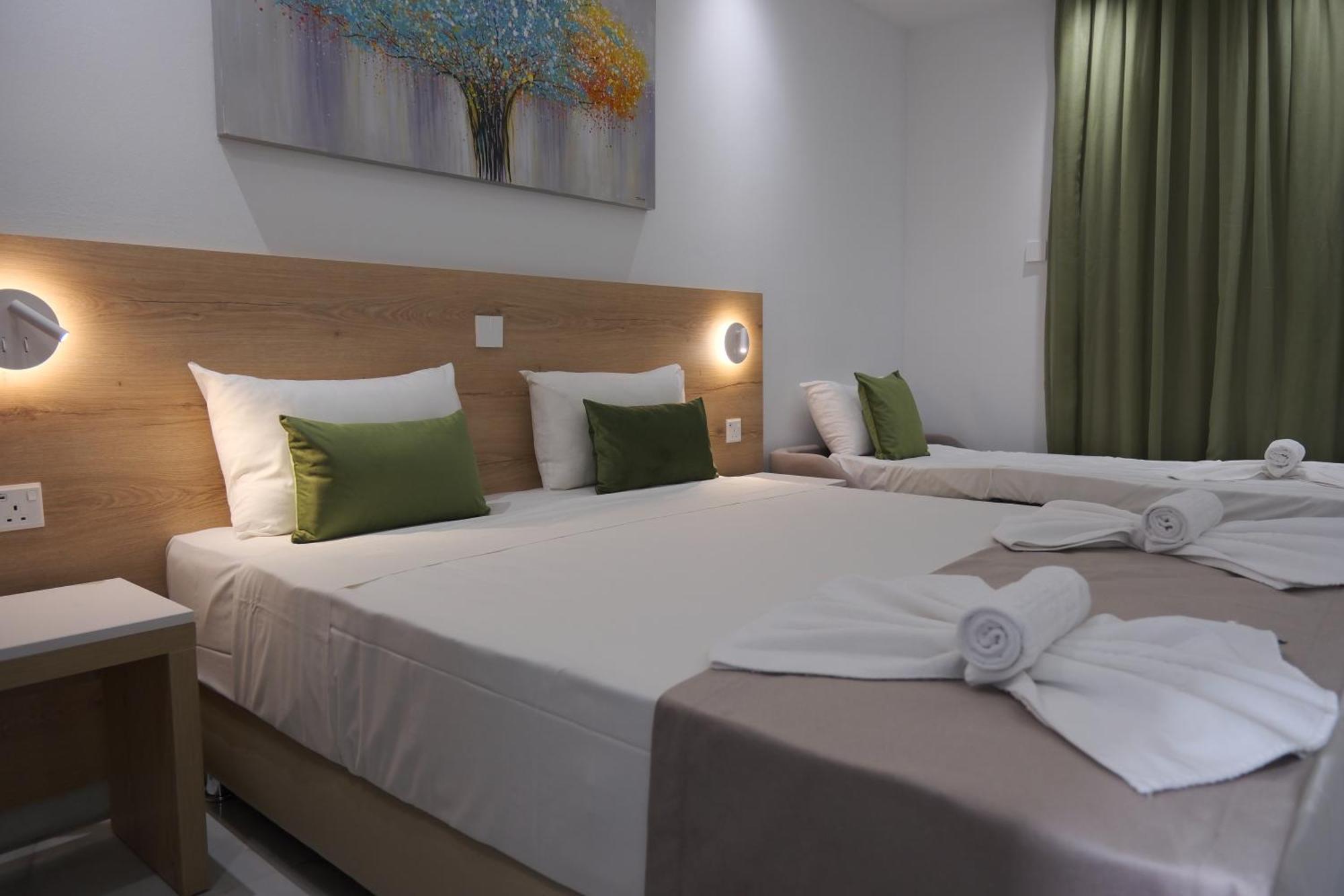 Loutsiana Deluxe Apts Ajía Nápa Szoba fotó
