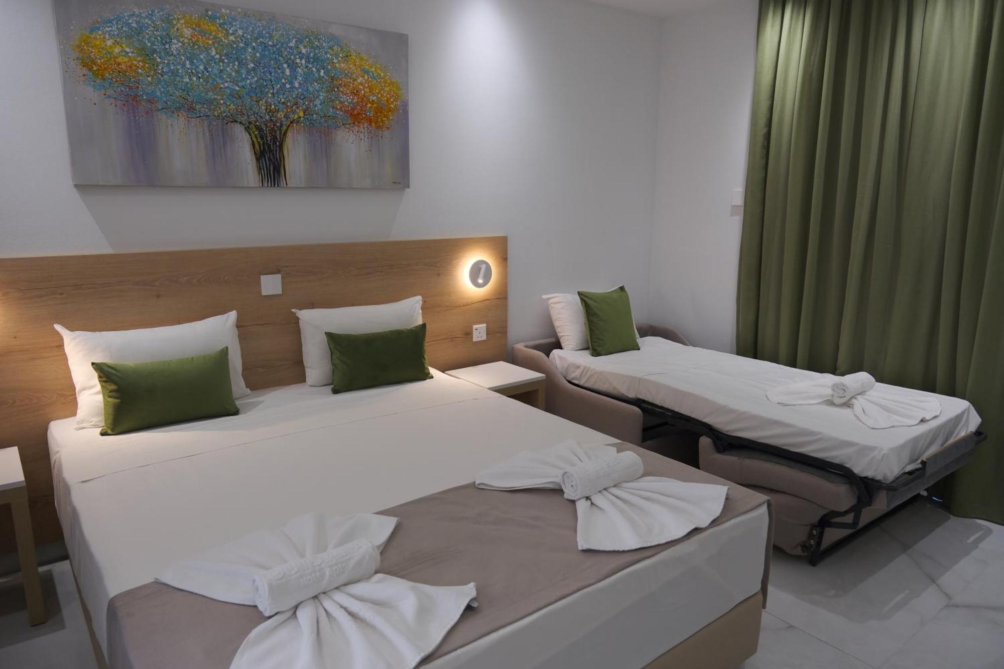 Loutsiana Deluxe Apts Ajía Nápa Szoba fotó