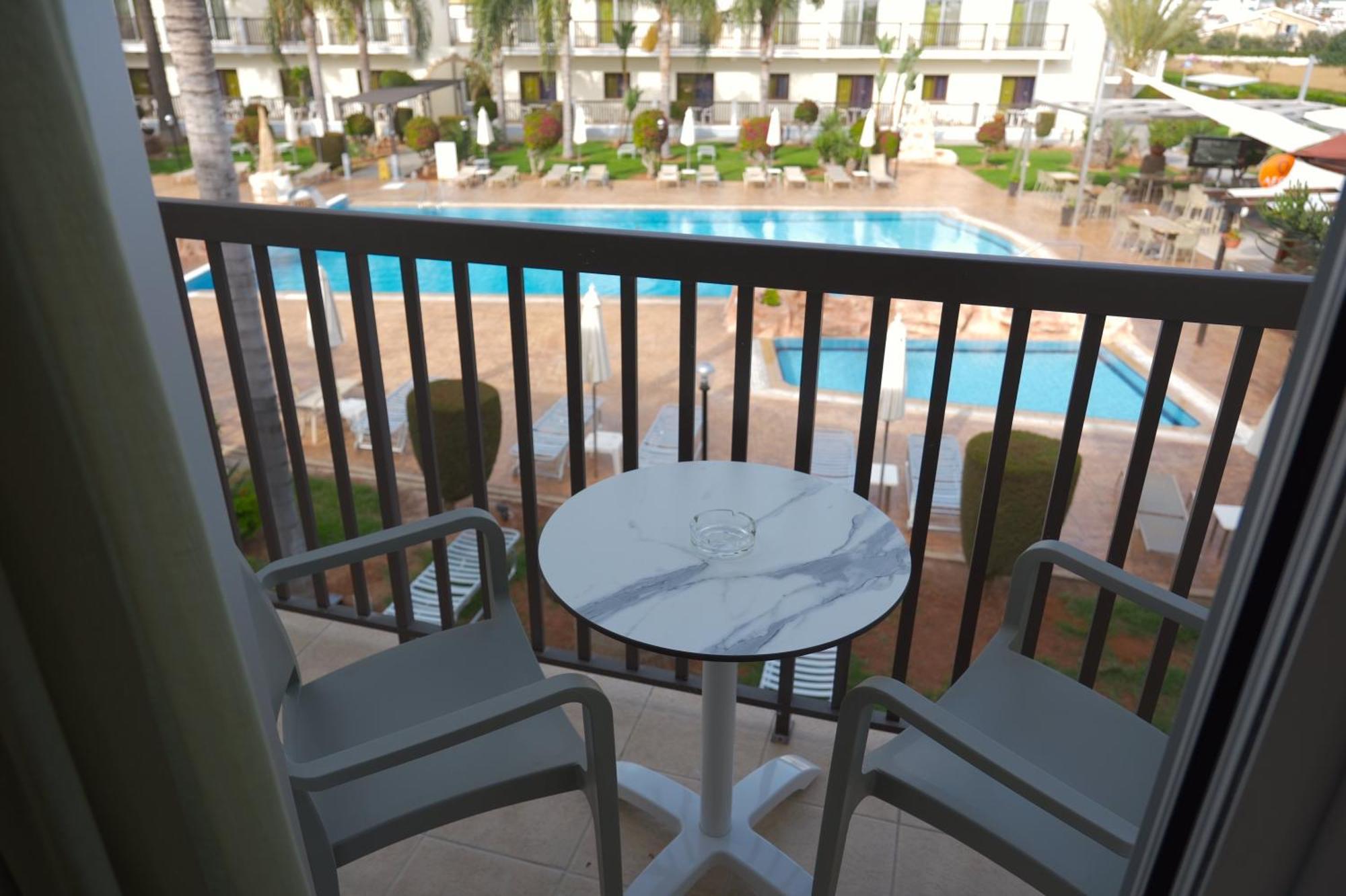 Loutsiana Deluxe Apts Ajía Nápa Szoba fotó