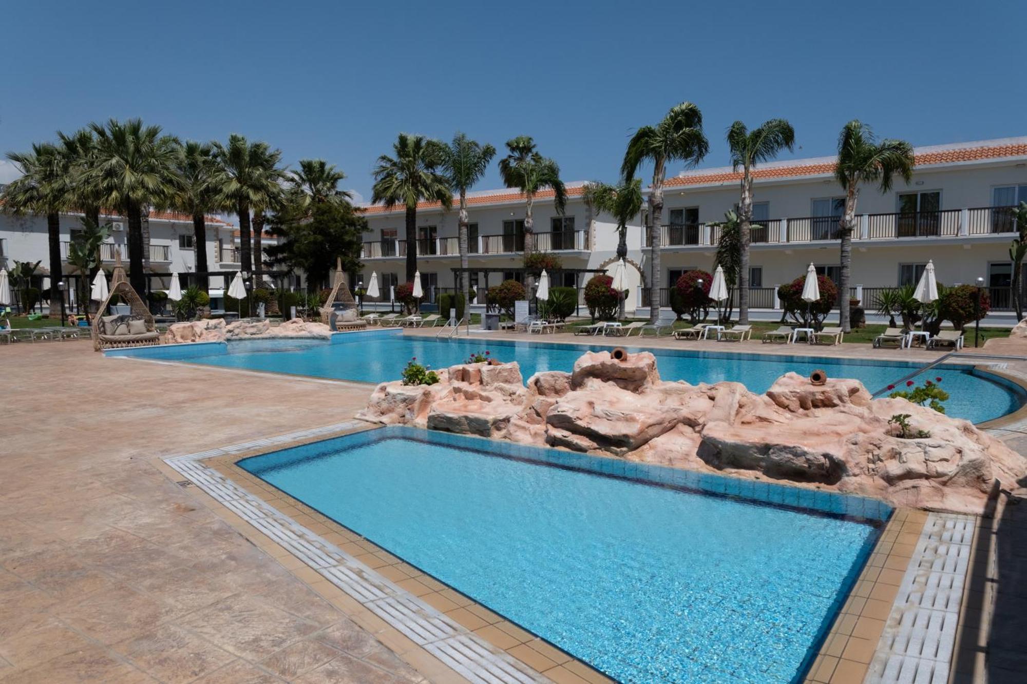 Loutsiana Deluxe Apts Ajía Nápa Kültér fotó