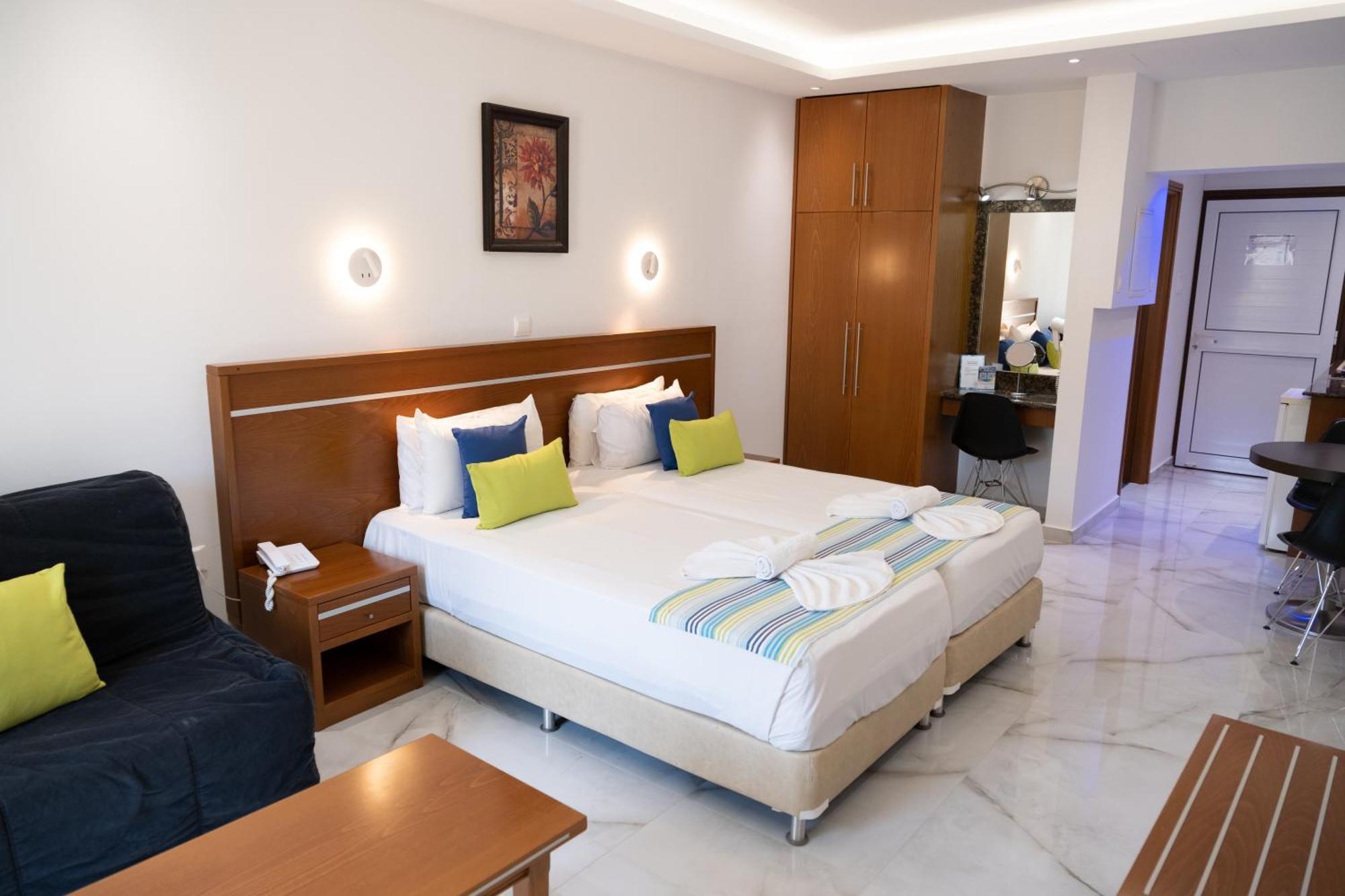 Loutsiana Deluxe Apts Ajía Nápa Szoba fotó